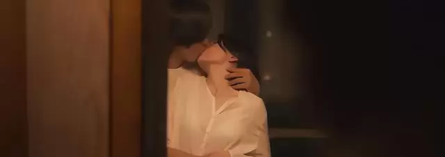 韩国电影《隐藏的面孔》因马赛克镜头与阶级议题引发关注:现场图 韩国电影《隐藏的面孔》因马赛克镜头与阶级议题引发关注:现场图