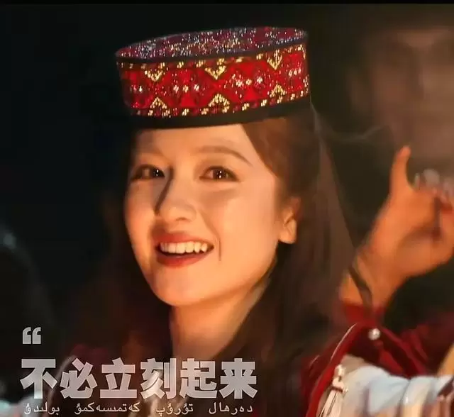 《喀什恋歌》央视一套黄金档开播,李兰迪郭俊辰领衔演绎南疆古城青春叙事:现场图 《喀什恋歌》央视一套黄金档开播,李兰迪郭俊辰领衔演绎南疆古城青春叙事:现场图