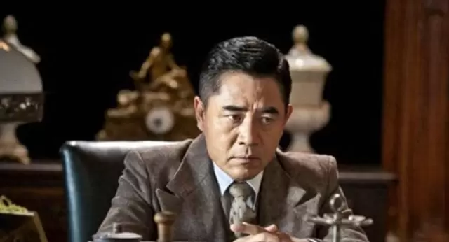 陈宝国为《家有七郎》提前三个月进厂搬货,陈月末四十三岁凭反派廖四六获澳涞坞金萱奖:情报图 陈宝国为《家有七郎》提前三个月进厂搬货,陈月末四十三岁凭反派廖四六获澳涞坞金萱奖:情报图