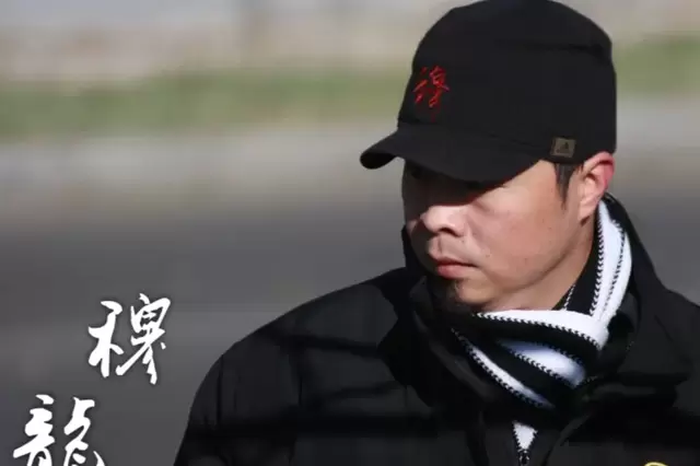 导演穆龙现身北京墅苑酒店 疑为新主旋律项目筹备:现场图 导演穆龙现身北京墅苑酒店 疑为新主旋律项目筹备:现场图