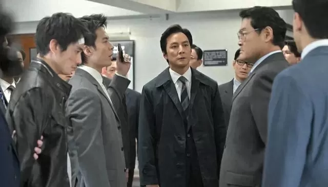 《消失的人》豆瓣7.7分登顶五一档日冠:情报图 《消失的人》豆瓣7.7分登顶五一档日冠:情报图
