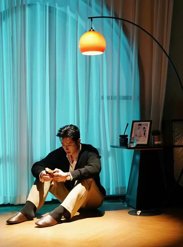 《天亮了,你就回来》15集短剧呈现21年单向等待真实肌理:资讯配图 《天亮了,你就回来》15集短剧呈现21年单向等待真实肌理:资讯配图