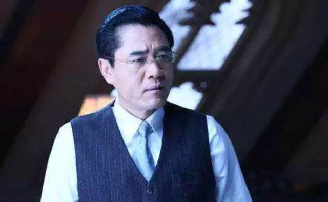 陈宝国为《家有七郎》提前三个月进厂搬货,陈月末四十三岁凭反派廖四六获澳涞坞金萱奖:资讯配图 陈宝国为《家有七郎》提前三个月进厂搬货,陈月末四十三岁凭反派廖四六获澳涞坞金萱奖:资讯配图
